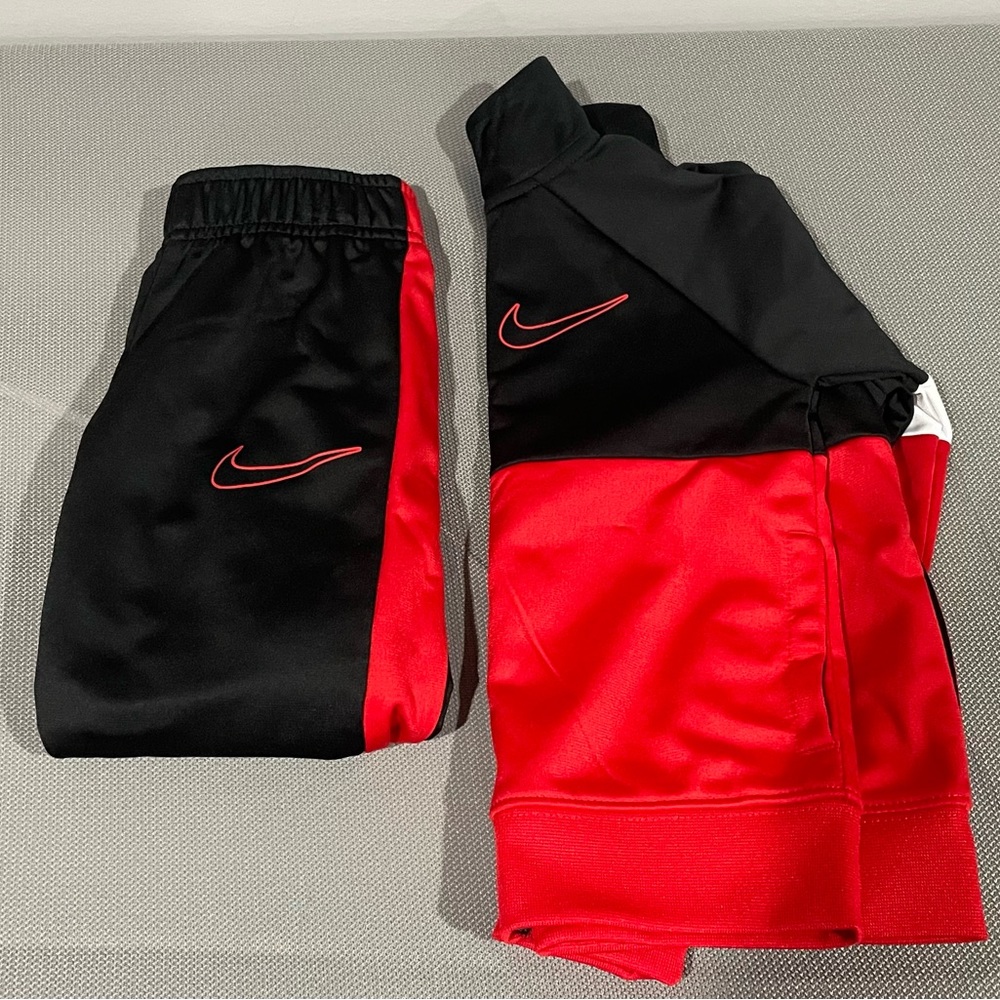 Nike size 3T jumpsuit. Excellent used condition. Smoke/pet free home.